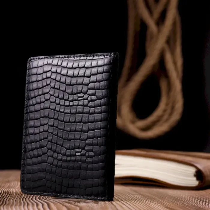 Мужская обложка на паспорт из фактурной кожи под рептилию KARYA 20925 Черный