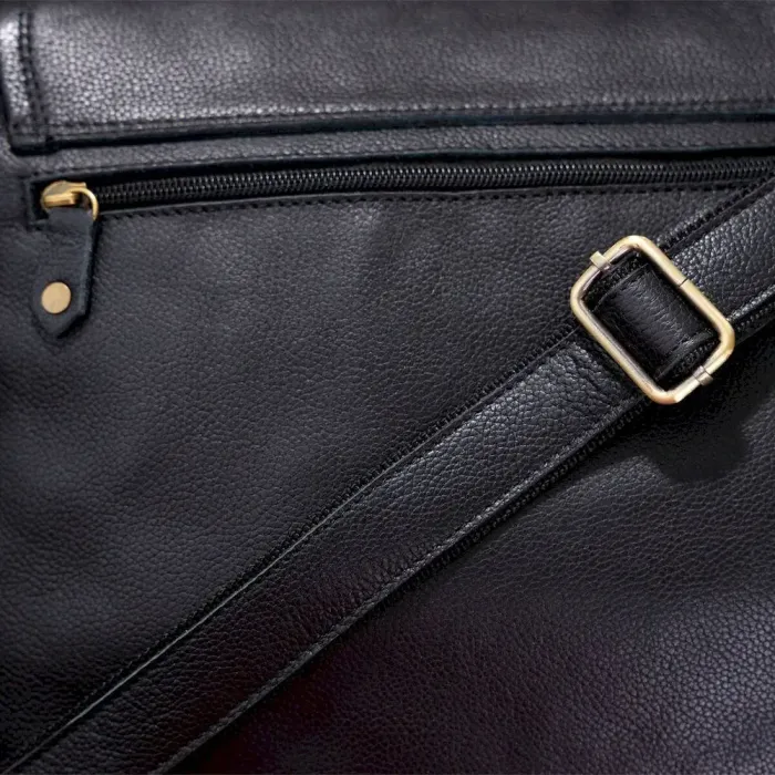 Чоловіча шкіряна сумка через плече SHVIGEL 19116 Чорна