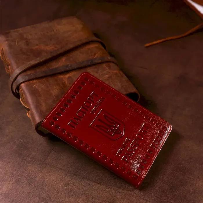 Надійна шкіряна обкладинка на паспорт SHVIGEL 16133