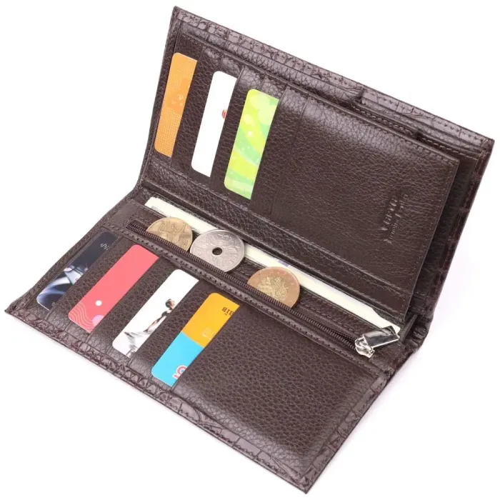 Надежный вертикальный бумажник из натуральной кожи с тиснением под крокодила KARYA 21140 Коричневый