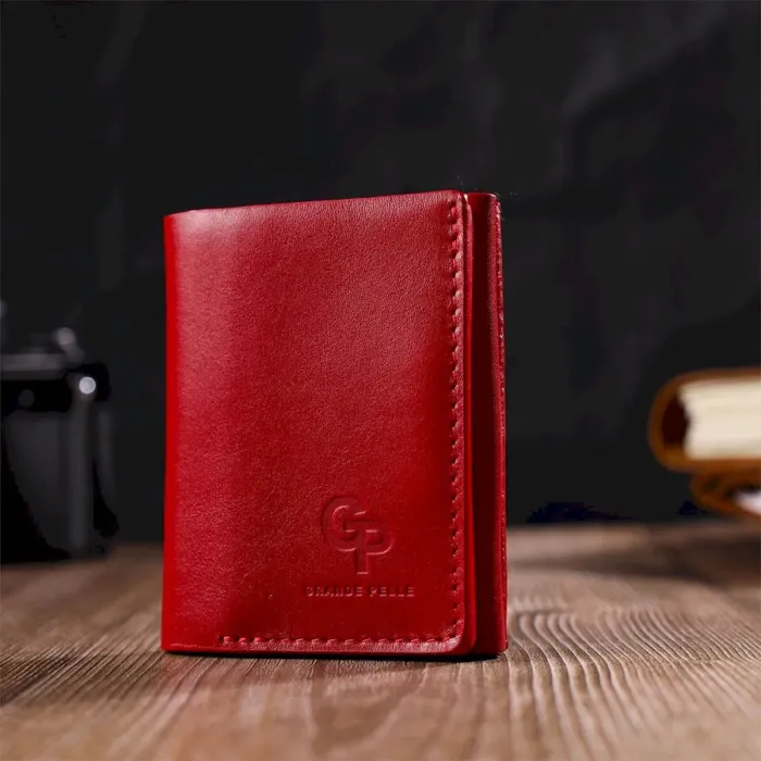 Невеликий жіночий портмоне в три складення GRANDE PELLE 16785 Червоний