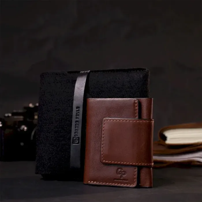 Невеликий гаманець з натуральної шкіри в три додавання GRANDE PELLE 11662 Коричневий