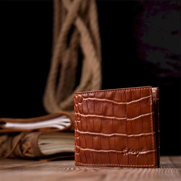 Небольшой мужской зажим из фактурной кожи под рептилию KARYA 21051 Коричневый