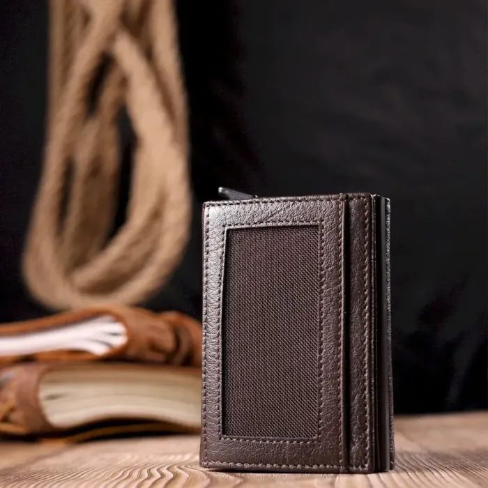 Незвичайна візитниця з натуральної шкіри KARYA 20977 Коричневий