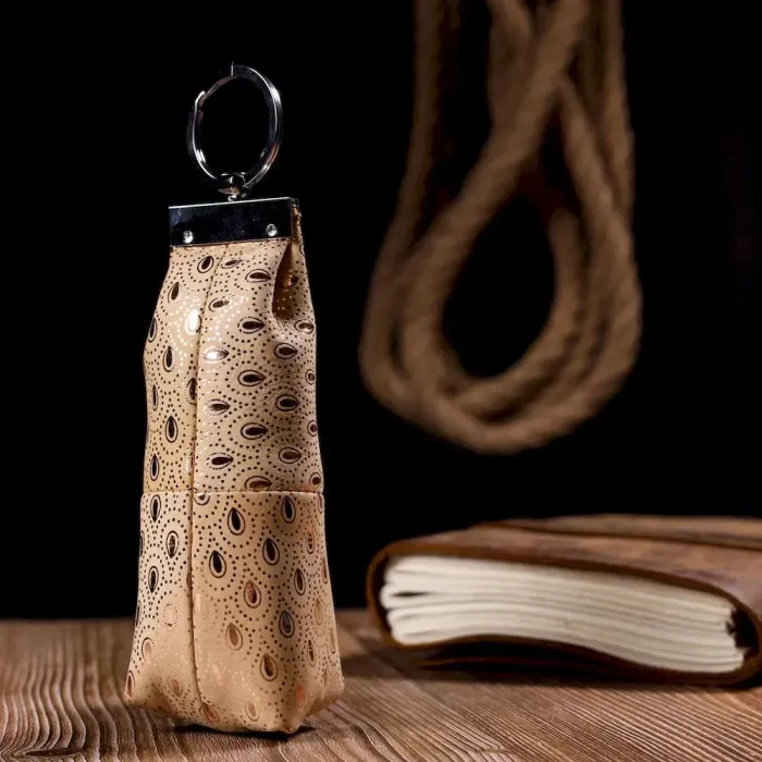 Незвичайна містка ключниця KARYA 20933 шкіряна Золотистий