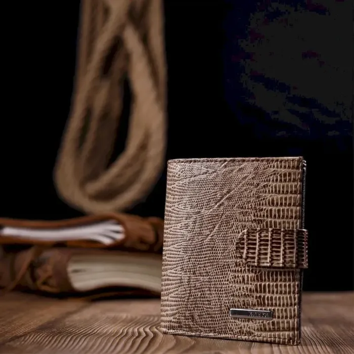 Необычное лакированное портмоне из фактурной кожи KARYA 21048 Бежевый