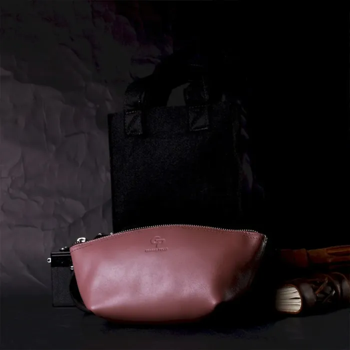 Чарівна жіноча шкіряна косметичка GRANDE PELLE 16793 Пудровий