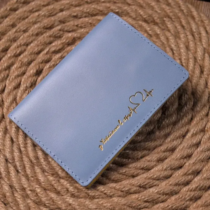 Оригінальна шкіряна обкладинка на паспорт комбі двох кольорів Серце GRANDE PELLE 16729 Жовто-блакитна