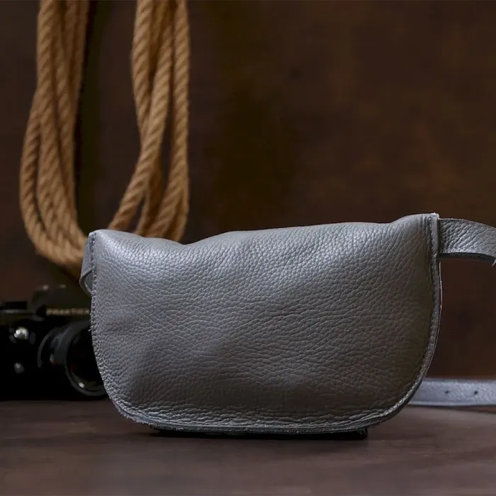 Оригинальная женская бананка из натуральной кожи Shvigel 16379 Серый