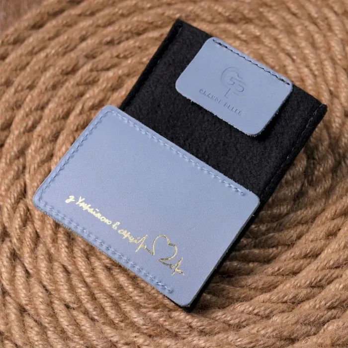 Оригінальний шкіряний картхолдер комбі двох кольорів Серце GRANDE PELLE 16701 Жовто-блакитний