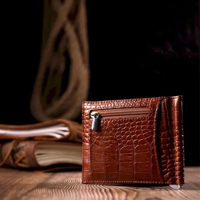 Відмінний чоловічий затиск із натуральної шкіри з тисненням під крокодила KARYA 21121 Коричневий