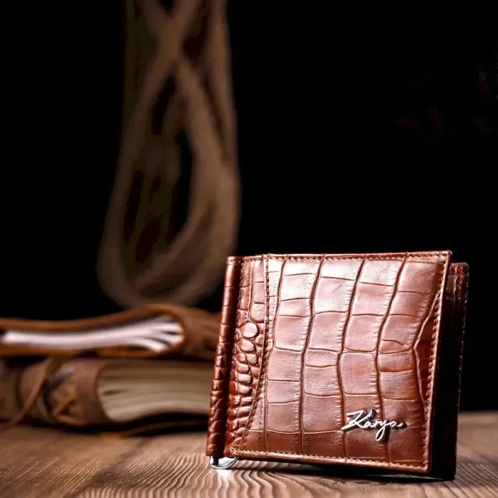 Відмінний чоловічий затиск із натуральної шкіри з тисненням під крокодила KARYA 21121 Коричневий