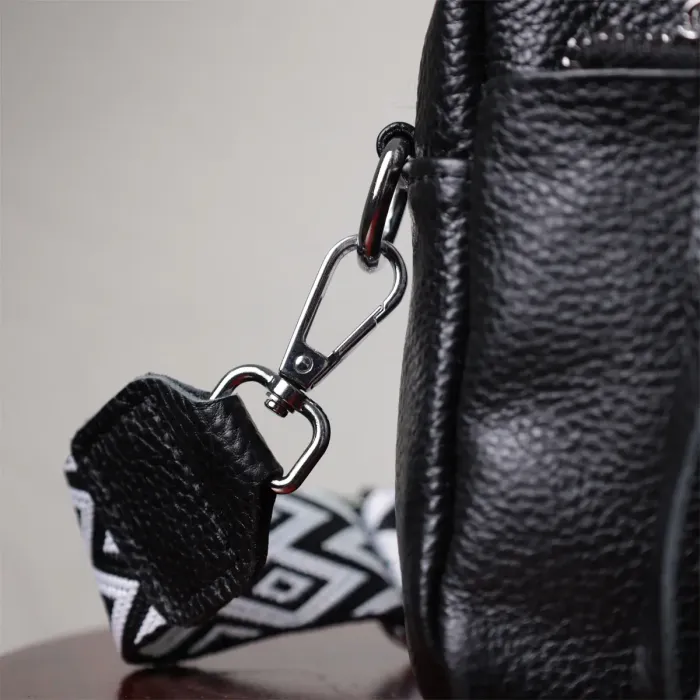 Практична жіноча шкіряна сумка зі стильним бігунком Vintage 22654 Чорна