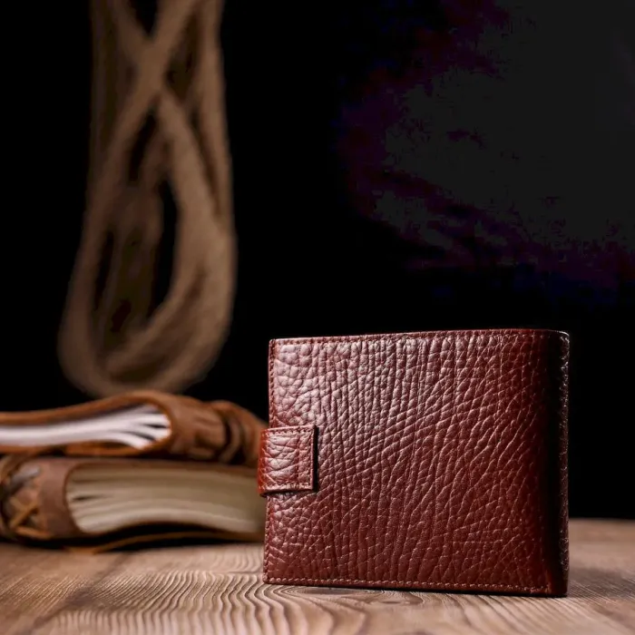 Практичный мужской кошелек с хлястиком из натуральной кожи KARYA 21075 Светло-коричневый