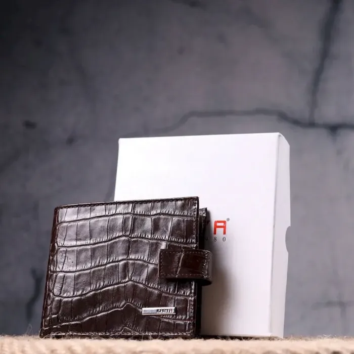 Практичный мужской кожаный кошелек с тиснением под крокодила KARYA 21368 Коричневый