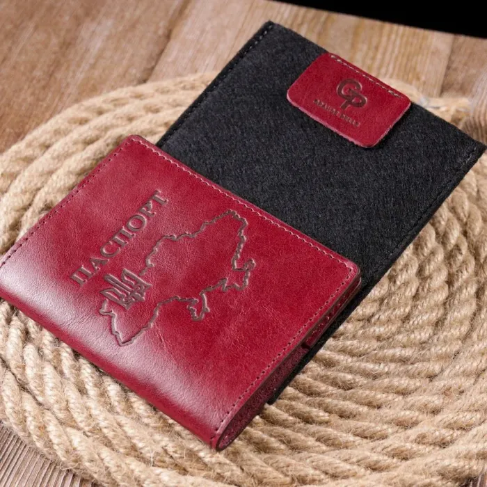 Превосходная кожаная обложка на паспорт Карта GRANDE PELLE 16776 Бордовая
