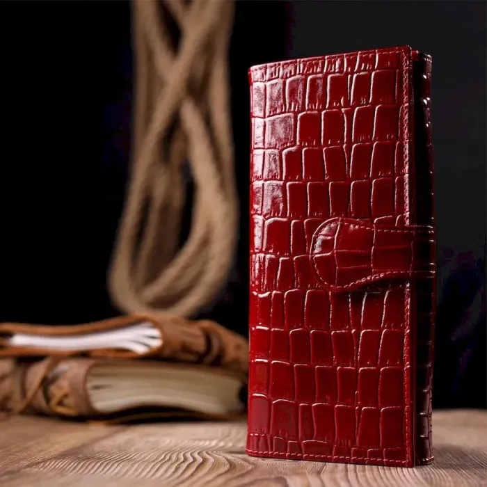 Чудовий жіночий гаманець з натуральної лакованої шкіри з тисненням під крокодила KARYA 21127