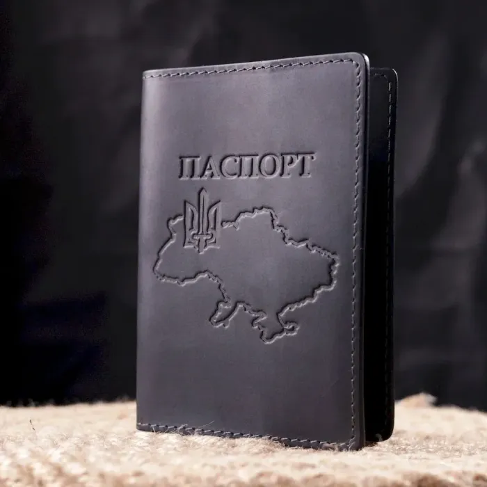 Стильна обкладинка на паспорт у вінтажній шкірі Карта GRANDE PELLE 16770 Чорна