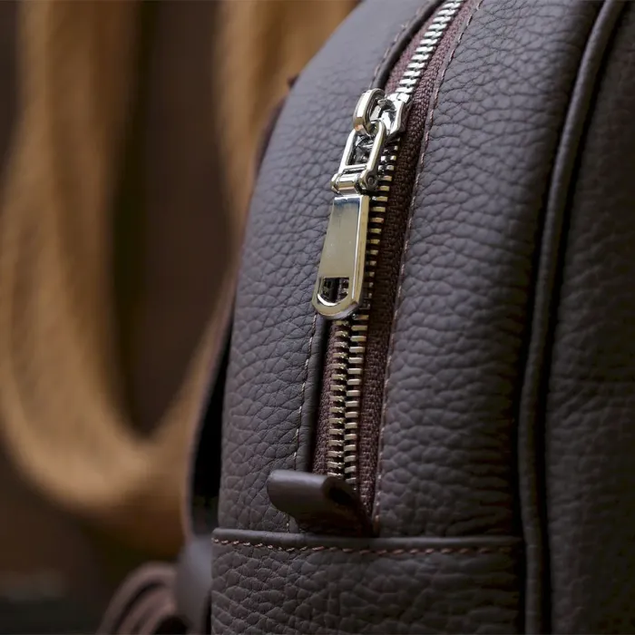 Стильний жіночий матовий рюкзак з натуральної шкіри Shvigel 16325 Коричневий