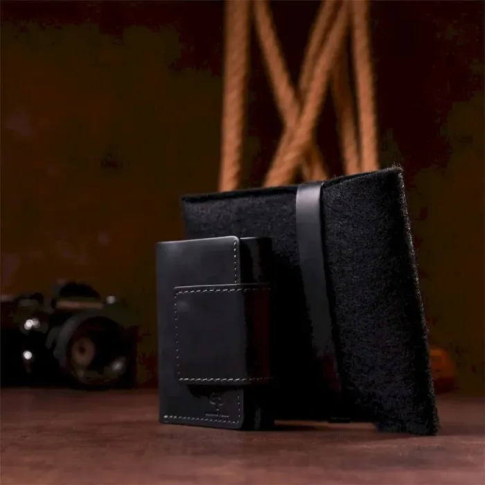 Суворе компактне портмоне унісекс на магніті GRANDE PELLE 11204 Чорне