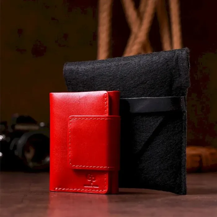 Строгое портмоне женское из гладкой кожи GRANDE PELLE 11153 Красное