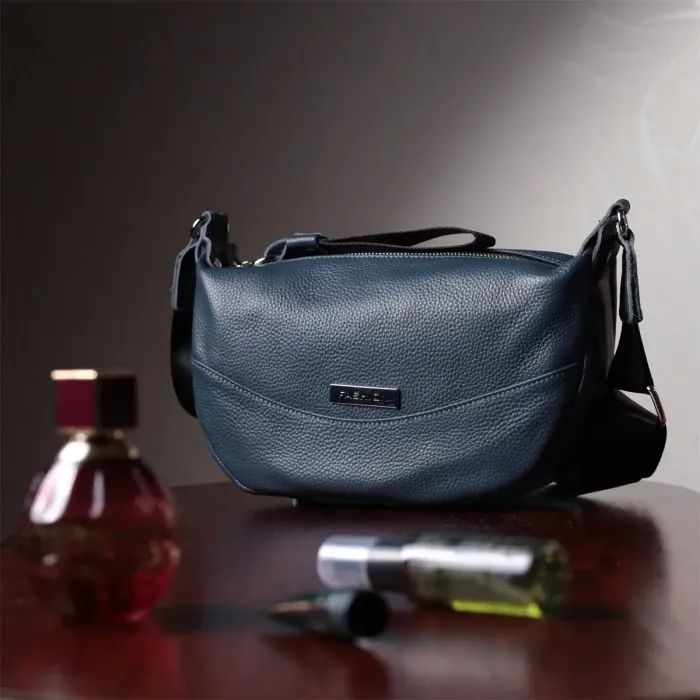 Сумка для жінок через плече з незвичайним бігунком брелоком з натуральної шкіри Vintage 22617 Синя