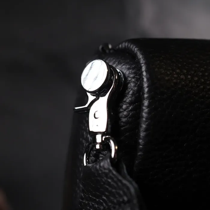 Сумка для женщин с декором в виде кнопок из натуральной кожи Vintage 22388 Черная