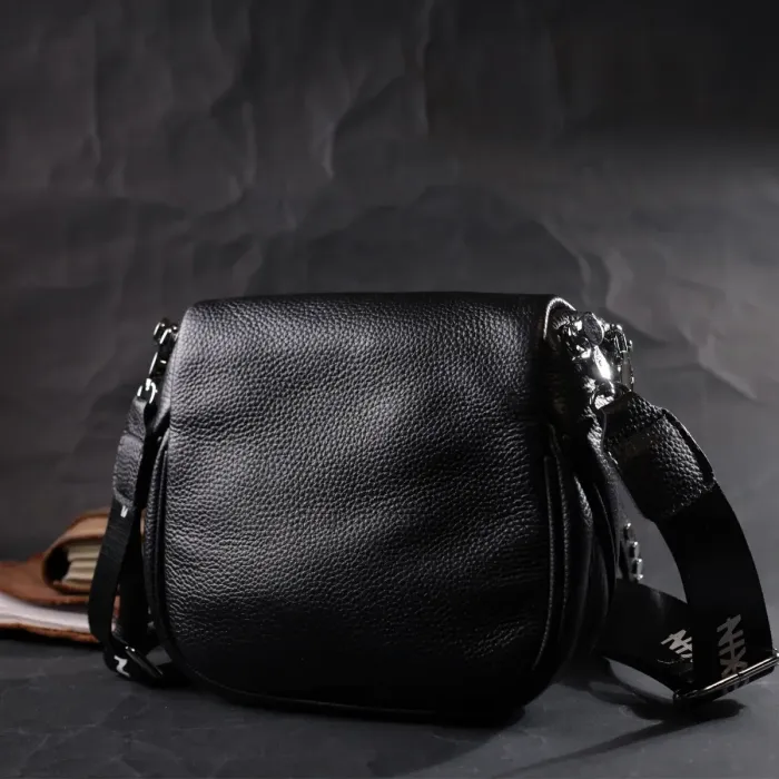 Сумка для женщин с декором в виде кнопок из натуральной кожи Vintage 22388 Черная