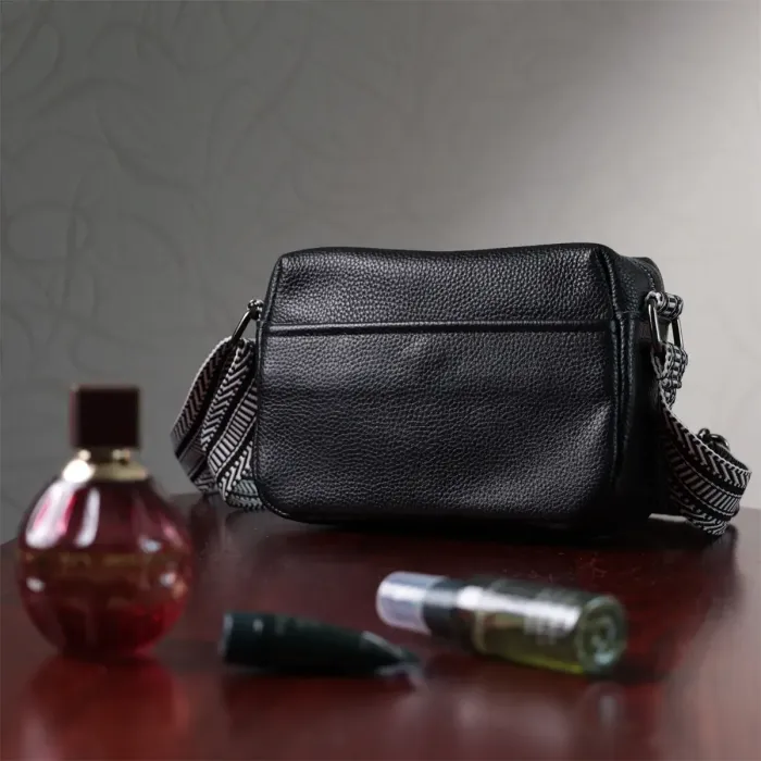 Сумка на одне відділення в класичному кольорі з натуральної шкіри Vintage 22606 Чорна