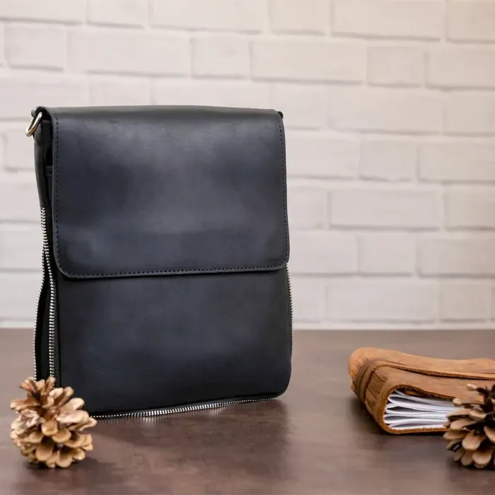 Сумка SHVIGEL 11017 із вінтажної шкіри Чорна