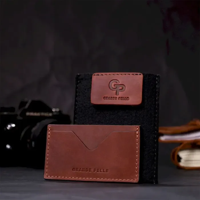 Зручний кард-кейс із натуральної шкіри GRANDE PELLE 11666 Коричневий
