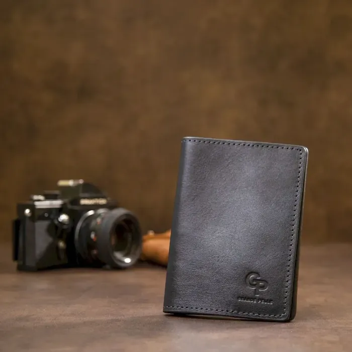 Универсальная кожаная обложка на паспорт GRANDE PELLE 11479 Темно-синий