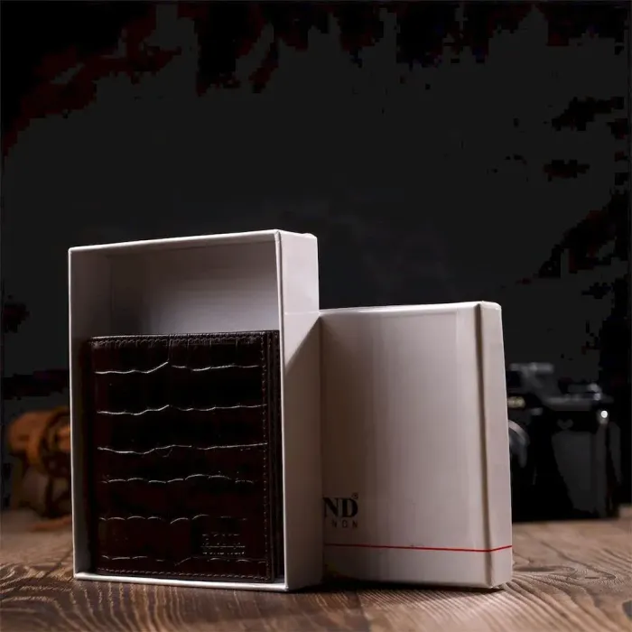 Вертикальне фактурне портмоне для чоловіків з натуральної шкіри з тисненням під крокодила BOND 22061 Коричневий