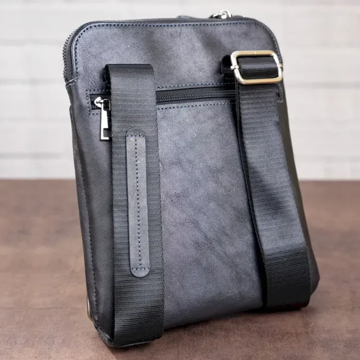 Вертикальний чоловічий месенджер із вінтажної шкіри Shvigel 11177 Чорний