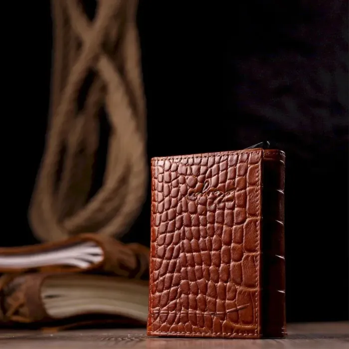 Візитниця з натуральної фактурної шкіри під крокодила KARYA 20986 Коричневий