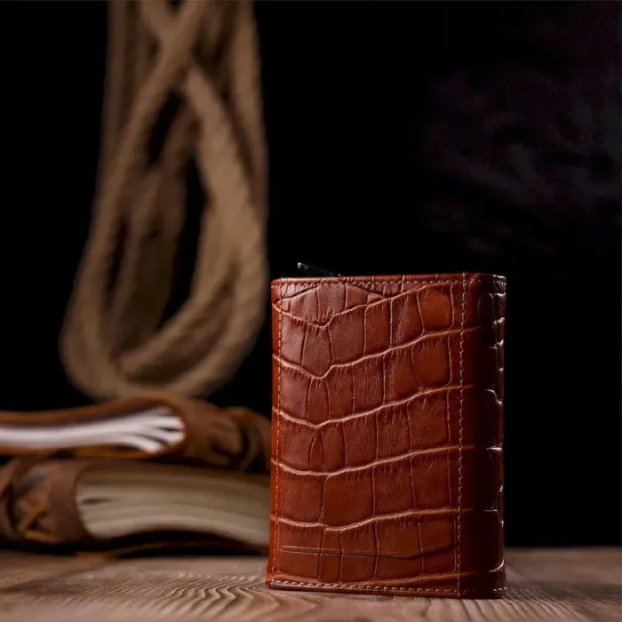 Візитниця з натуральної фактурної шкіри під крокодила KARYA 20986 Коричневий