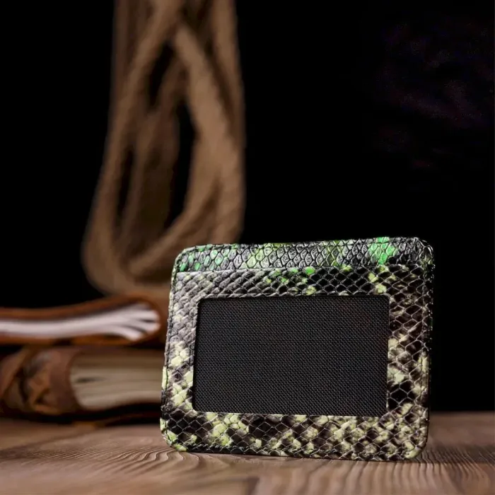 Визитница из натуральной фактурной кожи под змею KARYA 20966 Зеленый
