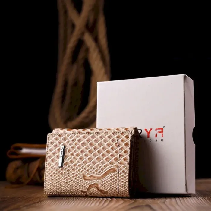 Візитниця із натуральної фактурної шкіри під змію KARYA 20985 Бежевий