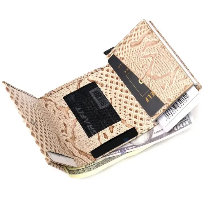 Візитниця із натуральної фактурної шкіри під змію KARYA 20985 Бежевий