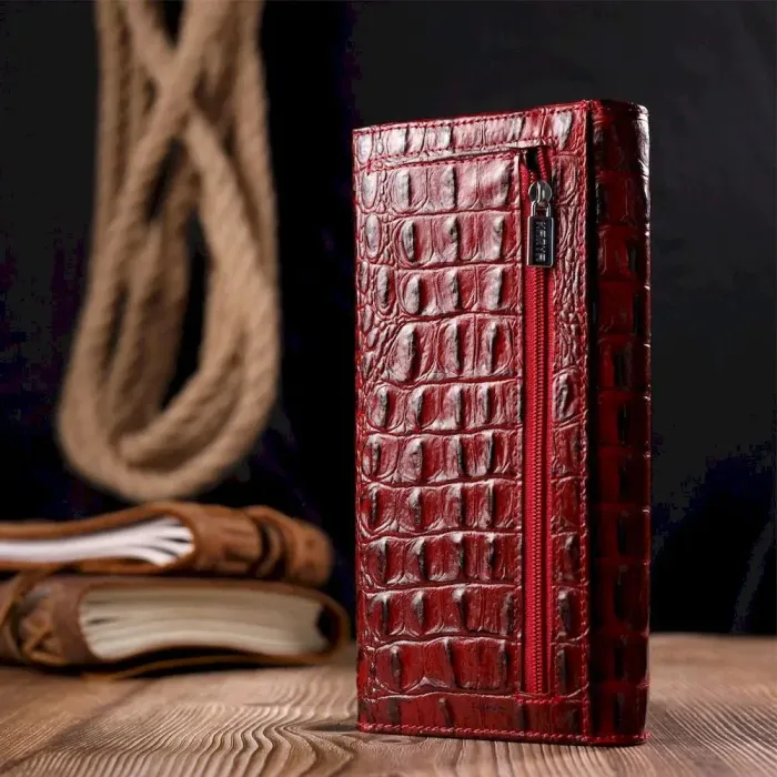 Місткий горизонтальний гаманець з натуральної шкіри з тисненням під крокодила KARYA 21168 Червоний
