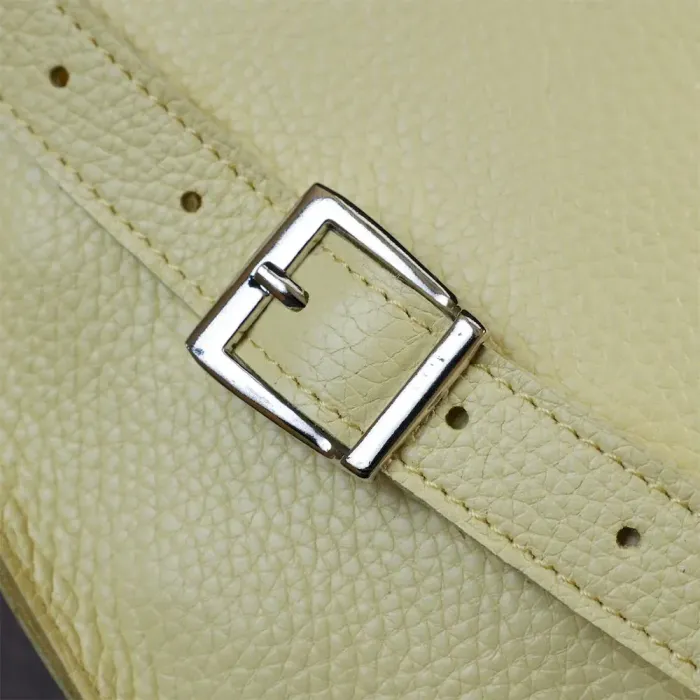 Женская бананка из натуральной кожи Shvigel 16378 Лимонный