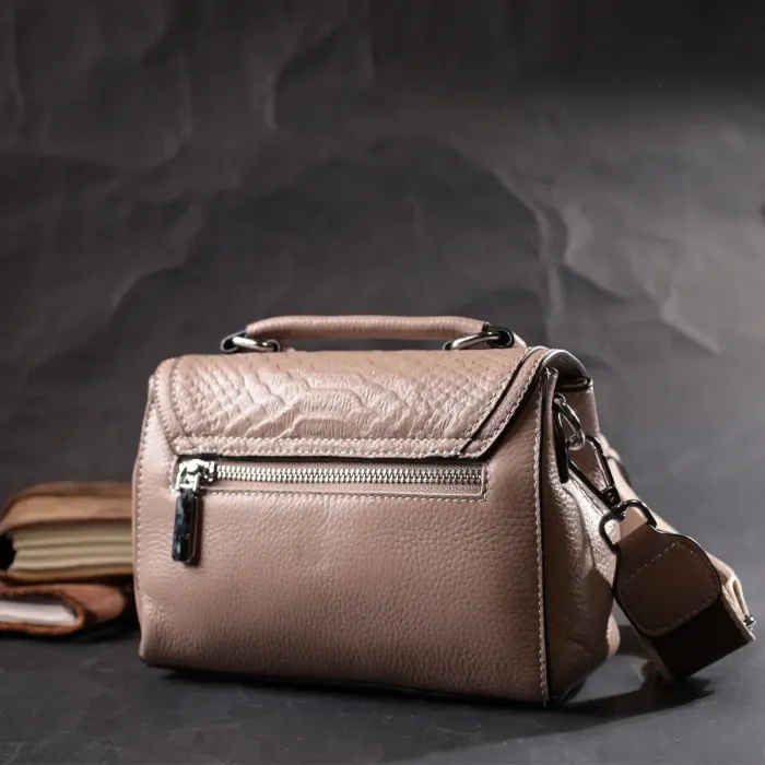 Жіноча шкіряна сумка з цікавою металевою клямкою Vintage 22418 Бежевий
