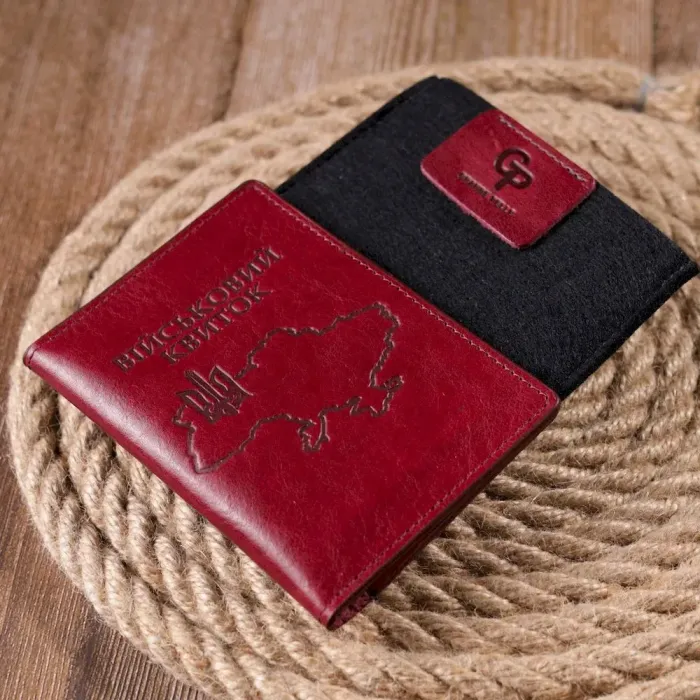 Женская обложка на военный билет из глянцевой кожи Карта GRANDE PELLE 16779 Бордовая