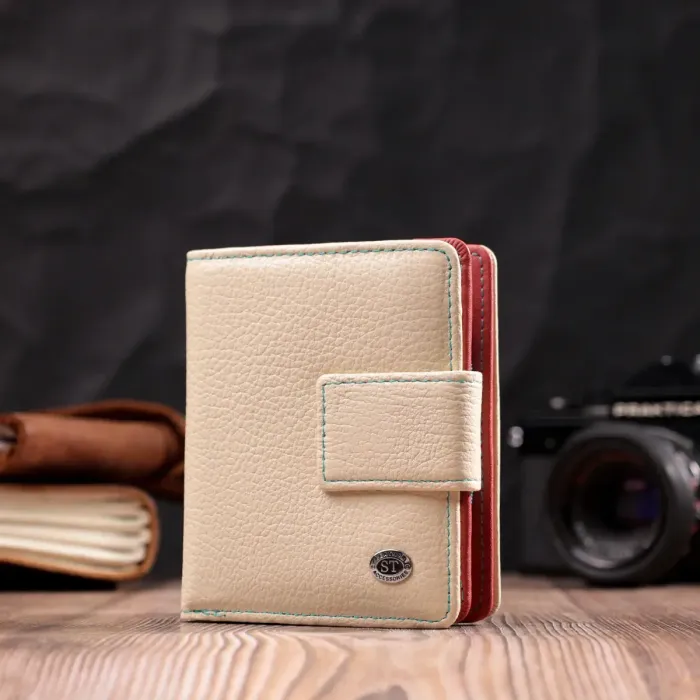 Жіночий гаманець із натуральної шкіри вертикального формату ST Leather 19440 Білий