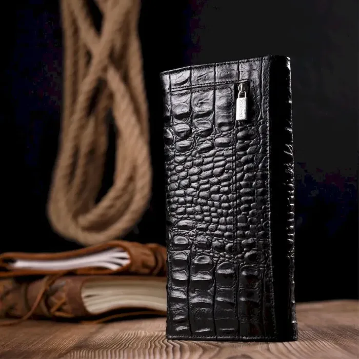 Жіночий гаманець з клапаном із фактурної шкіри під крокодила KARYA 21107 Чорний