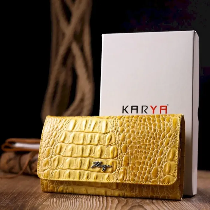 Жіночий гаманець із клапаном з натуральної шкіри з тисненням під крокодила KARYA 21145 Жовтий
