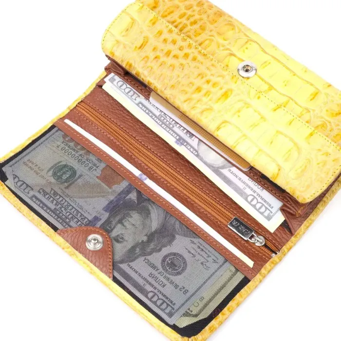 Жіночий гаманець із клапаном з натуральної шкіри з тисненням під крокодила KARYA 21145 Жовтий