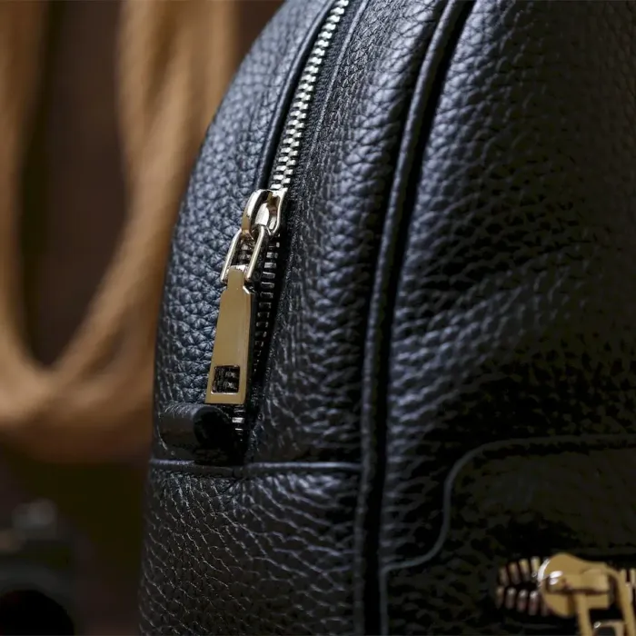 Жіночий рюкзак з натуральної шкіри Shvigel 16302 Чорний